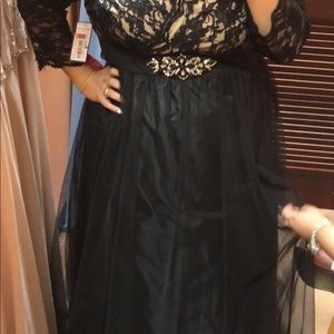 Party dress size 14 black color brand new